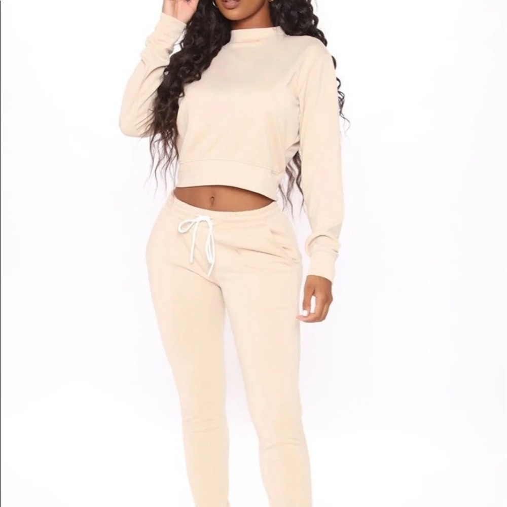 Fashion nova she’s taking over pullover set